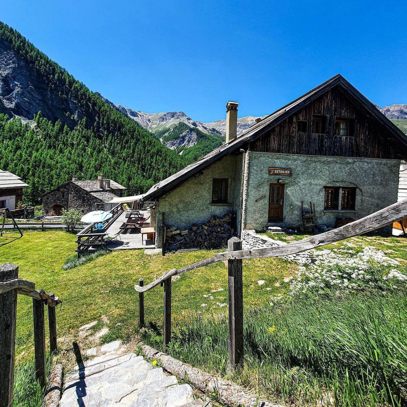 Auberge L'Estoilies Saint-Vérand Exteriér fotografie